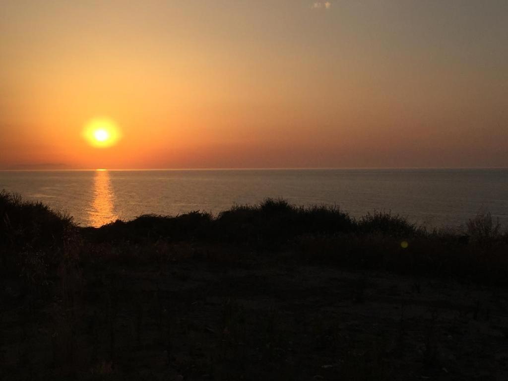 Apartment Tramonto Sea-Front فاليدوريا المظهر الخارجي الصورة