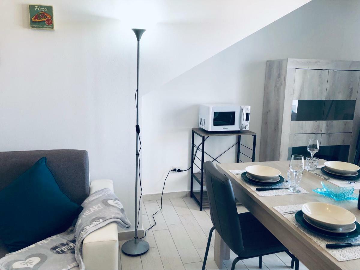 Apartment Tramonto Sea-Front فاليدوريا المظهر الخارجي الصورة